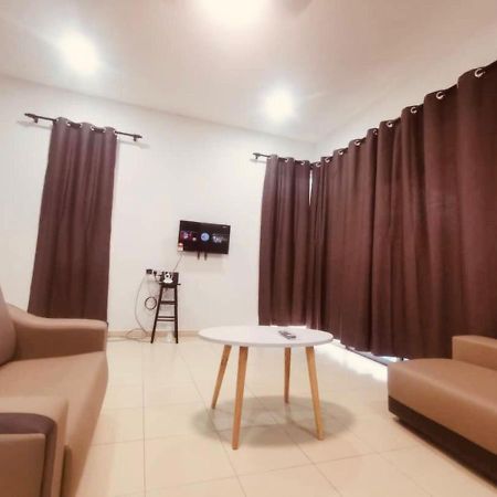 מואר Oyo Homes 90524 D'J Pegaso Serom Homestay מראה חיצוני תמונה