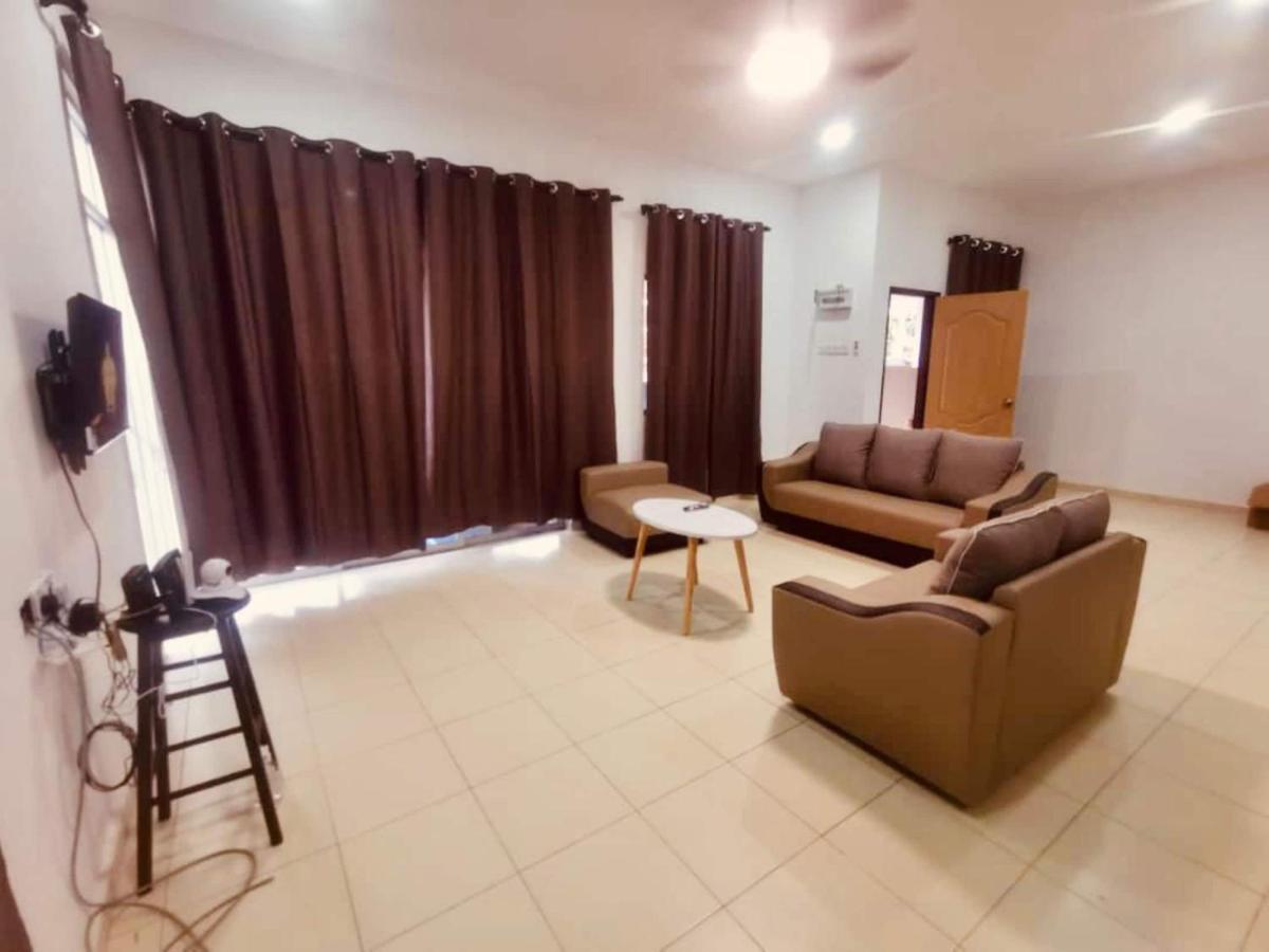 מואר Oyo Homes 90524 D'J Pegaso Serom Homestay מראה חיצוני תמונה