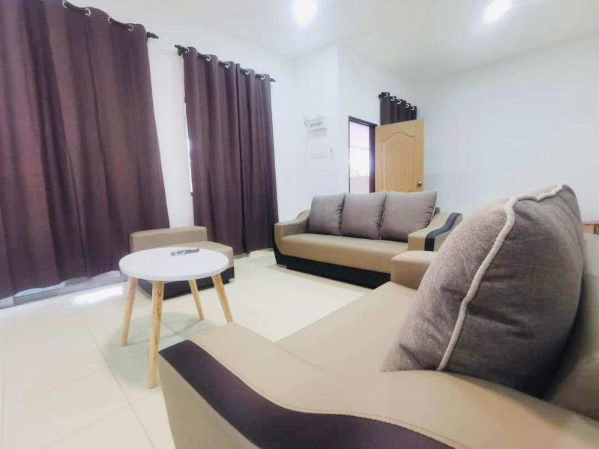 מואר Oyo Homes 90524 D'J Pegaso Serom Homestay מראה חיצוני תמונה