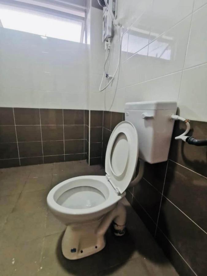 מואר Oyo Homes 90524 D'J Pegaso Serom Homestay מראה חיצוני תמונה