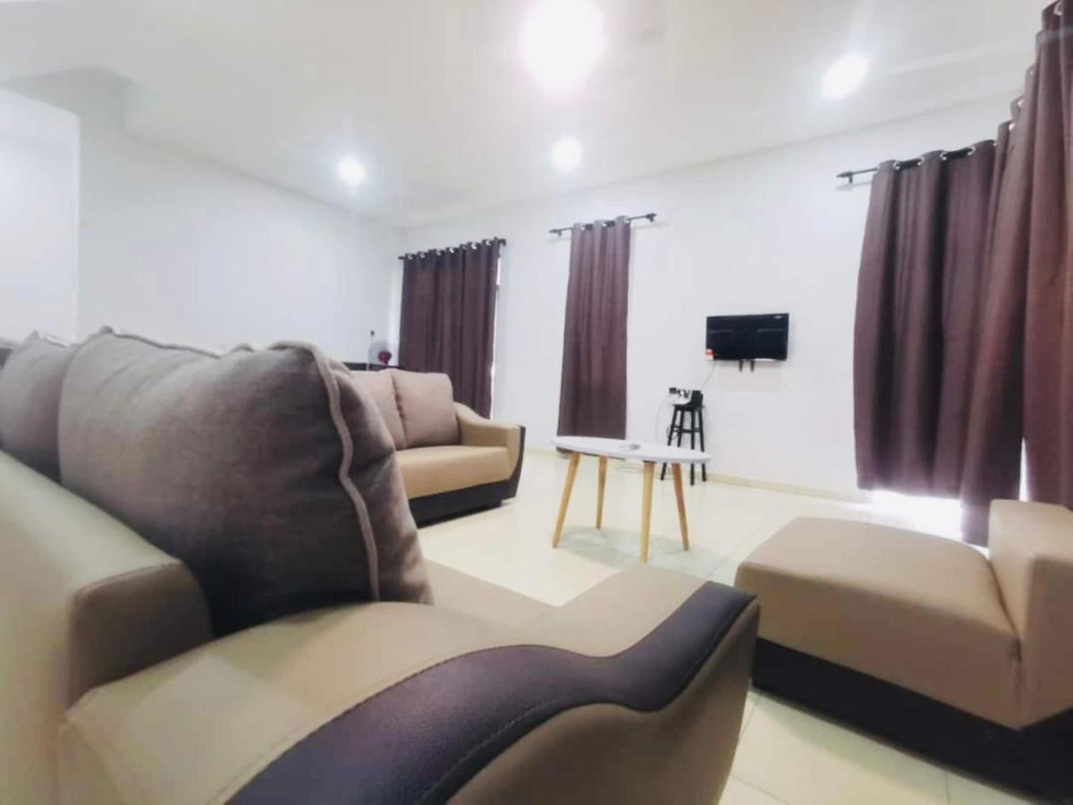 מואר Oyo Homes 90524 D'J Pegaso Serom Homestay מראה חיצוני תמונה