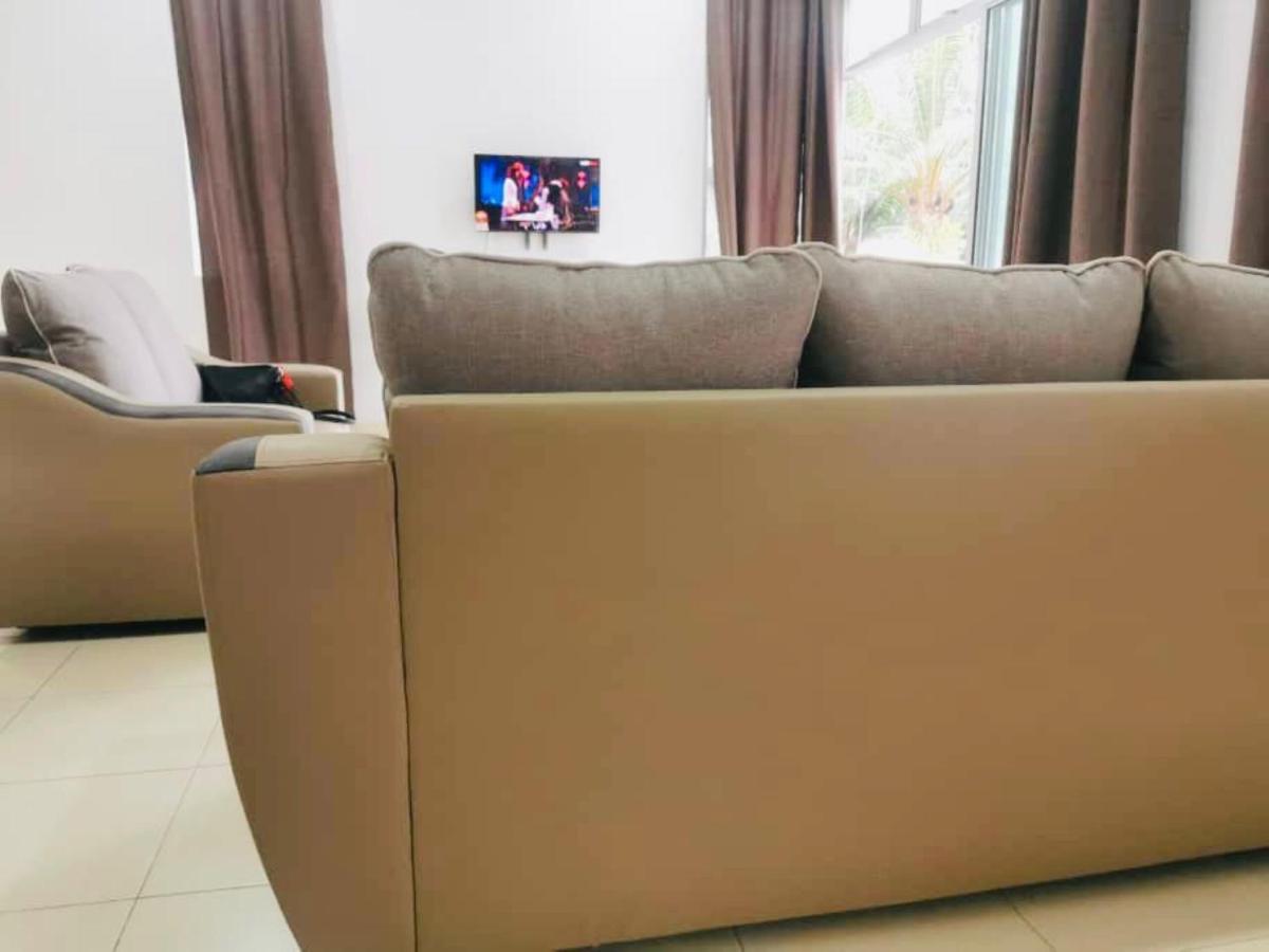 מואר Oyo Homes 90524 D'J Pegaso Serom Homestay מראה חיצוני תמונה